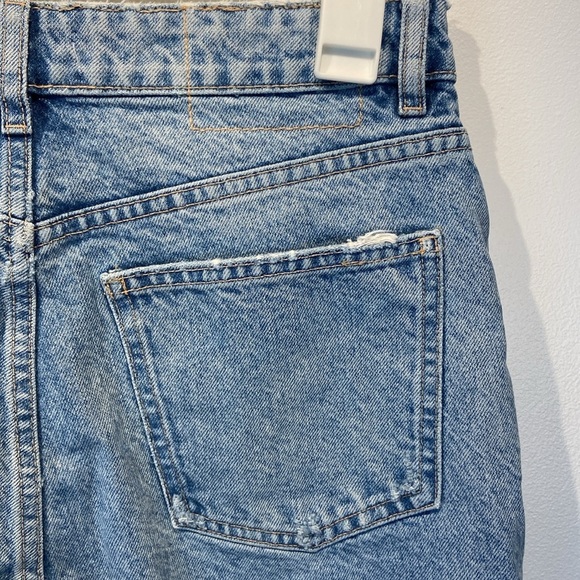 Zara Ripped Mom Jeans Size 6 Acid Wash Slightly Tapered Distressed High Rise - Picture 10 of 13